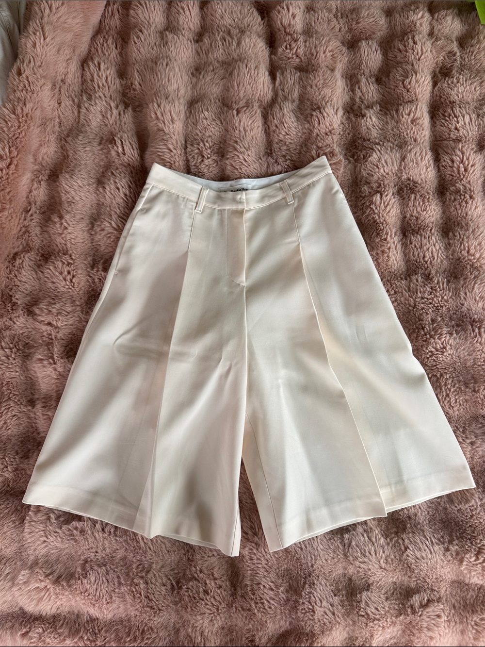 The Frankie Shop Cream Wide-Leg Bermuda Shorts